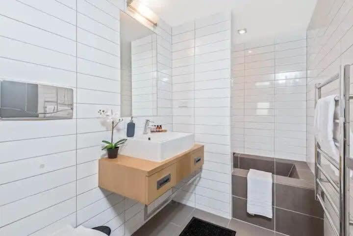 Luxury Lakeview 2 Bedroom Apartment Queenstown Eksteriør billede